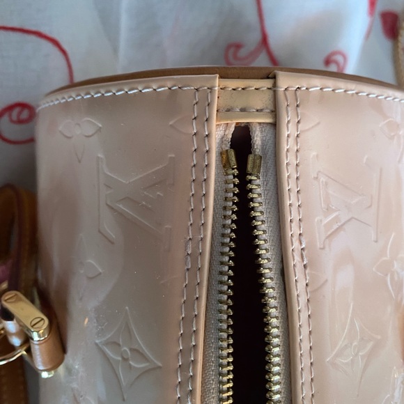 Authentic Louis Vuitton Bedford pink Vernis bag with charm - Picture 2 of 16